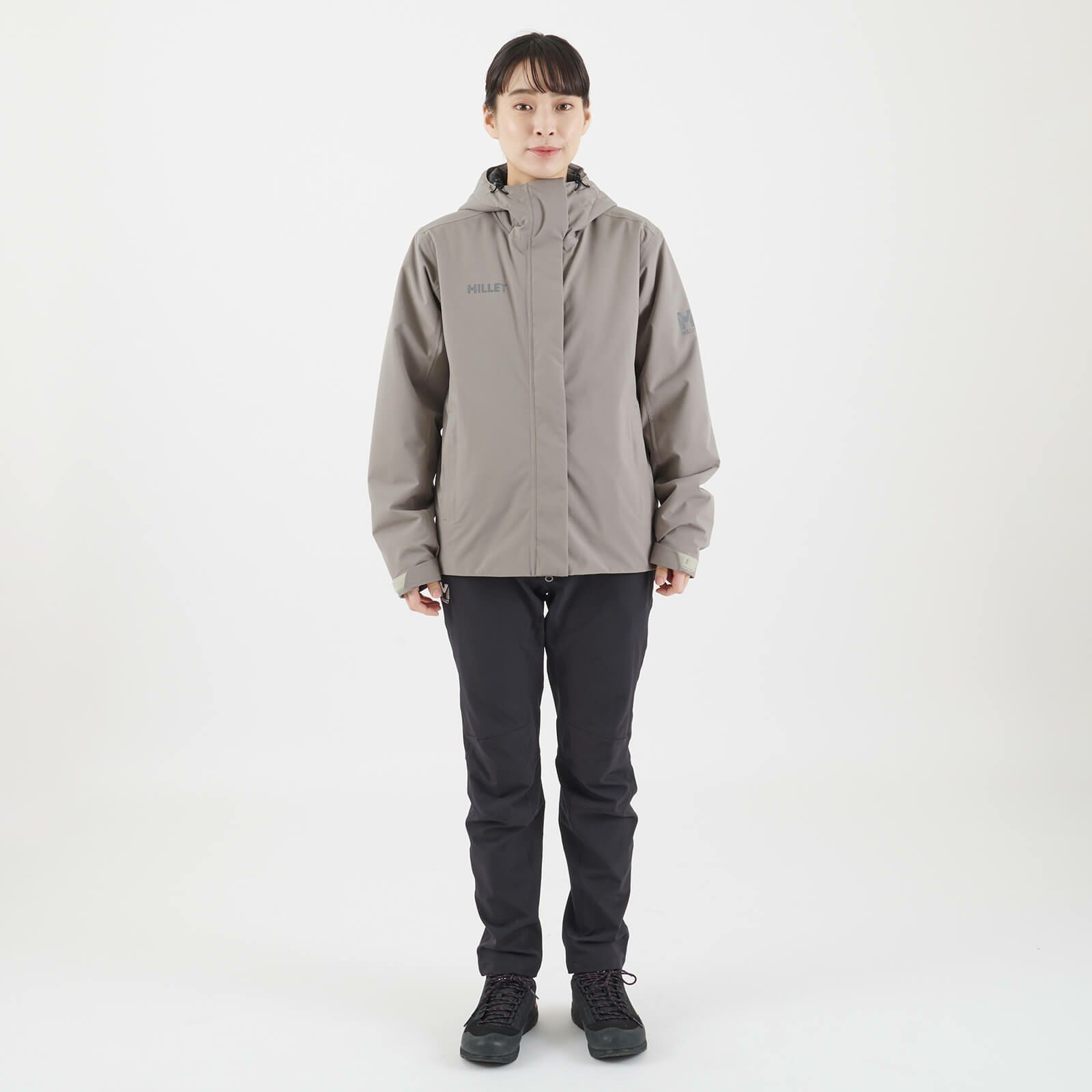 MILLETロゴ入りグレーのスノーボードジャケット MILLETロゴ入りグレーのスノーボードジャケット